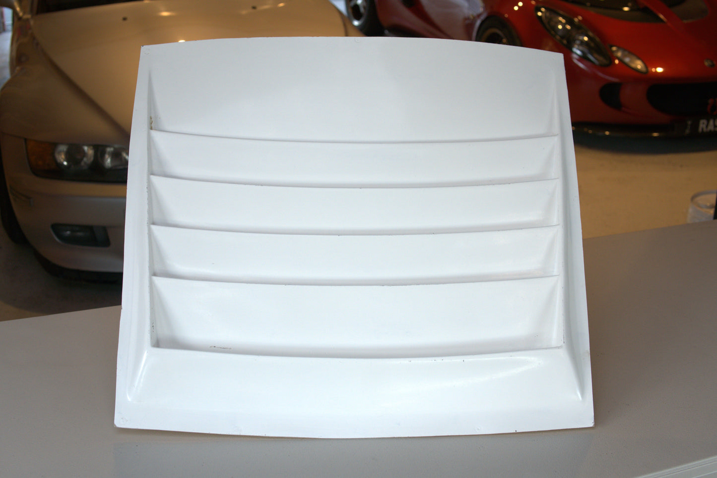 D-Max style bonnet vent