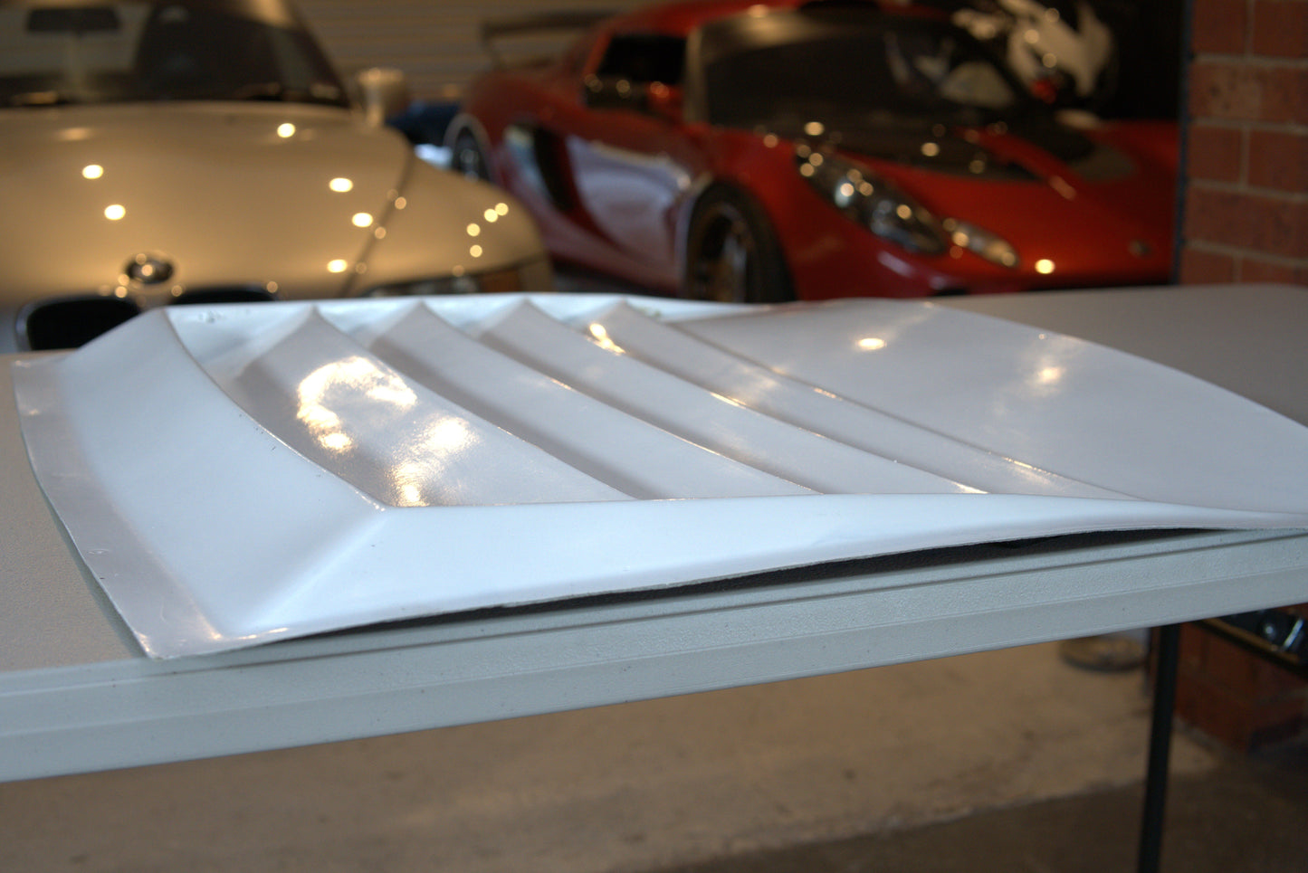 D-Max style bonnet vent